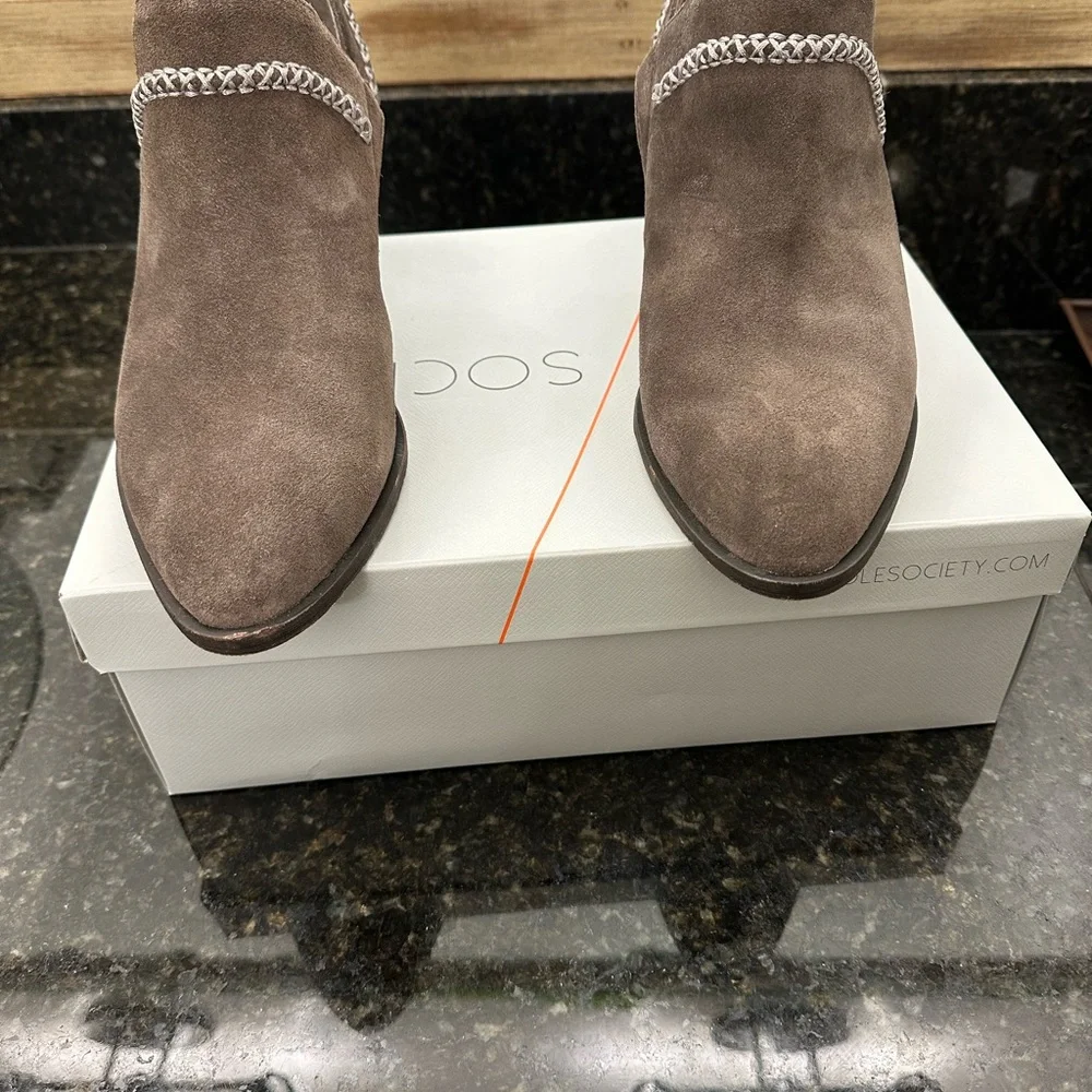 Ankle booties - Picture 1 of 3